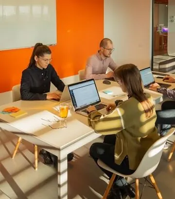 rankcliff team discussing some project